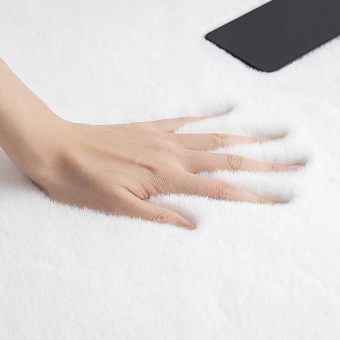 Ashler Faux Fur Rug, Ultra Soft Faux Rabbit Fur, White Area Rugs, 3 x 3 Feet Round, Machine Washable Nursery Decor Throw Rugs for Bedroom, Kids Room, Living Room