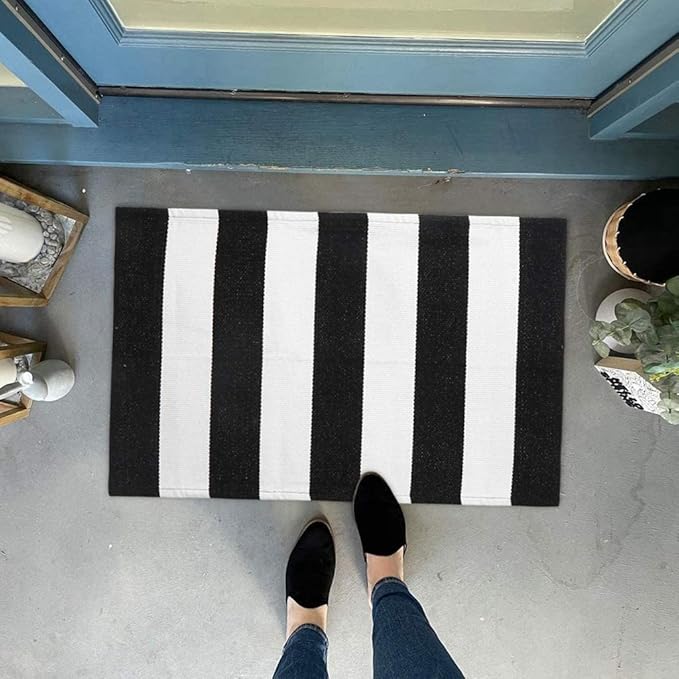 Seavish Black and White Striped Rug, 23.6" x 35.4" Christmas Welcome Mats for Front Door Porch Layered Door Mats Handmade Woven Small Farmhouse Machine Washable Rug Indoor Outdoor Doormats