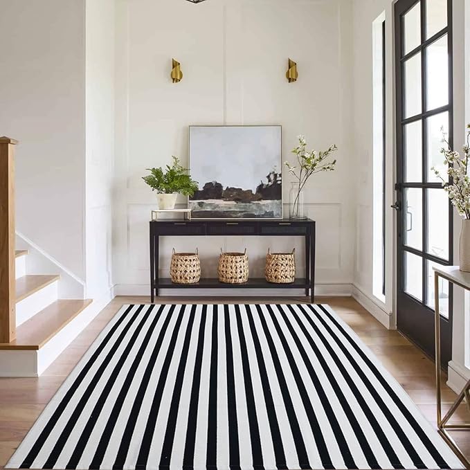 Black and White Outdoor Rug 4' x 6' Striped Front Porch Rug Hand-Woven Cotton Rug Machine Washable Floor Mat Indoor/Outdoor Area Rug for Layered Door Mats/Farmhouse/Living Room (4' x 6')