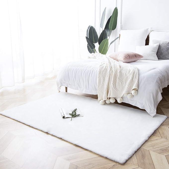 Ashler Faux Fur Rug, Ultra Soft Faux Rabbit Fur, White Area Rugs, 4 x 6 Feet Rectangle, Machine Washable Nursery Decor Throw Rugs for Bedroom, Kids Room, Living Room