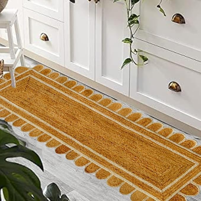 GRUHUM Scalloped Jute Area Rug 2'6"x6'ft Natural Base Off White Trim Handwoven Runner Reversible Soft Braided Farmhouse Jute Runner Rug Indoor EcoFriendly Livingroom Bedroom Kitchen Hallways Enterways