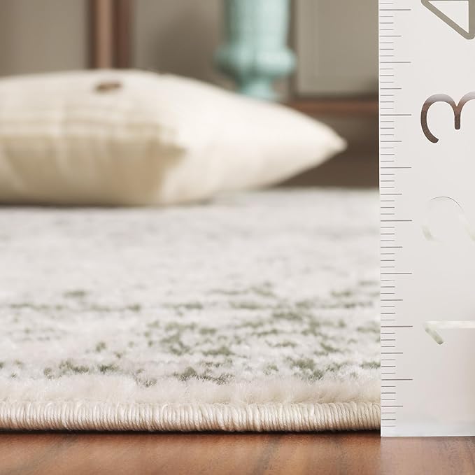 SAFAVIEH Adirondack Collection Runner Rug - 2'6" x 8', Ivory & Green, Geometric Design, Ideal for High Traffic Areas in Entryway, Kitchen & Bathroom (ADR109X-28)