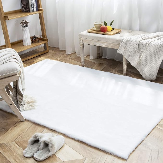 Ashler Faux Fur Rug, Ultra Soft Faux Rabbit Fur, White Area Rugs, 4 x 6 Feet Rectangle, Machine Washable Nursery Decor Throw Rugs for Bedroom, Kids Room, Living Room