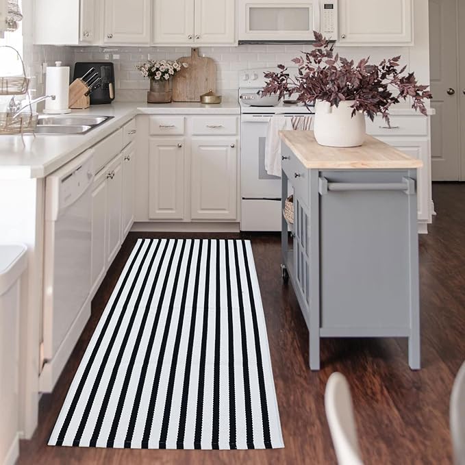 Black and White Outdoor Rug 2' x 4.3' Striped Front Porch Rug Hand-Woven Cotton Rug Machine Washable Floor Mat Indoor/Outdoor Area Rug for Layered Door Mats/Farmhouse/Living Room (2' x 4.3')