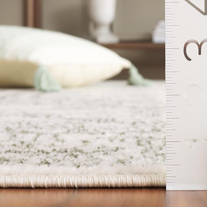 SAFAVIEH Adirondack Collection Runner Rug - 2'6" x 8', Ivory & Green, Geometric Design, Ideal for High Traffic Areas in Entryway, Kitchen & Bathroom (ADR108X-28)