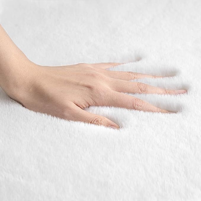 Ashler Faux Fur Rug, Ultra Soft Faux Rabbit Fur, White Area Rugs, 4 x 6 Feet Rectangle, Machine Washable Nursery Decor Throw Rugs for Bedroom, Kids Room, Living Room