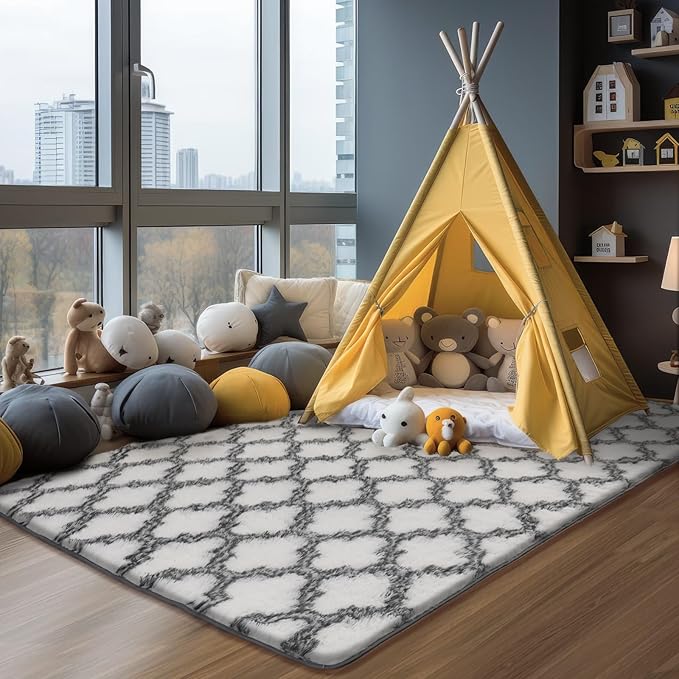 4x5.8 Plush Area Rug, High Pile Rugs for Living Room, Ultra Soft Indoor Carpet for Bedroom, Kids Room, Playroom, Home Decor, Geometric, White/Black