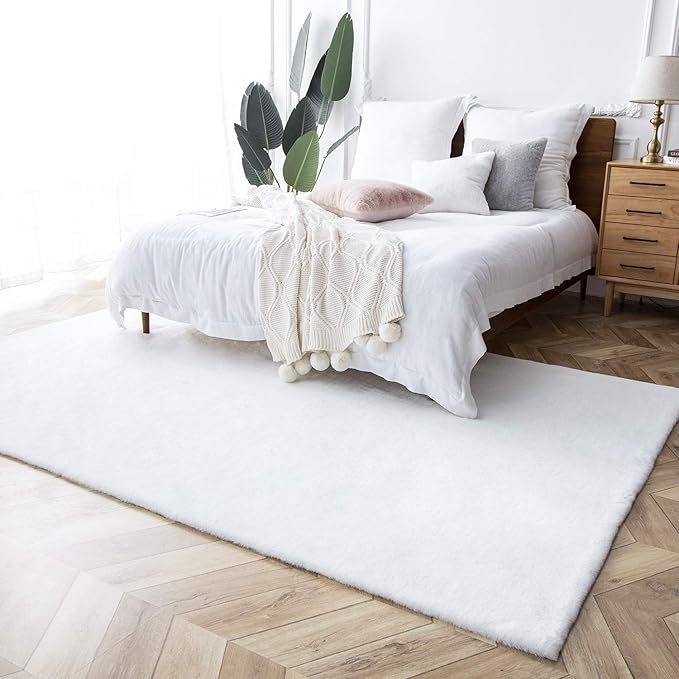 Ashler Faux Fur Rug, Ultra Soft Faux Rabbit Fur, White Area Rugs, 6 x 9 Feet Rectangle, Machine Washable Nursery Decor Throw Rugs for Bedroom, Kids Room, Living Room
