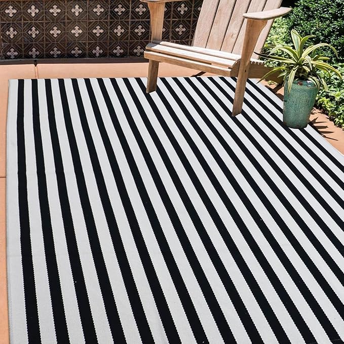 Black and White Outdoor Rug 4' x 6' Striped Front Porch Rug Hand-Woven Cotton Rug Machine Washable Floor Mat Indoor/Outdoor Area Rug for Layered Door Mats/Farmhouse/Living Room (4' x 6')