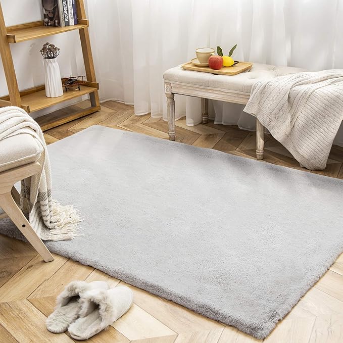Ashler Faux Fur Rug, Ultra Soft Faux Rabbit Fur, Grey Area Rugs, 4 x 6 Feet Rectangle, Machine Washable Nursery Decor Throw Rugs for Bedroom, Kids Room, Living Room
