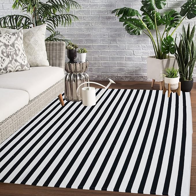 Black and White Outdoor Rug 4' x 6' Striped Front Porch Rug Hand-Woven Cotton Rug Machine Washable Floor Mat Indoor/Outdoor Area Rug for Layered Door Mats/Farmhouse/Living Room (4' x 6')