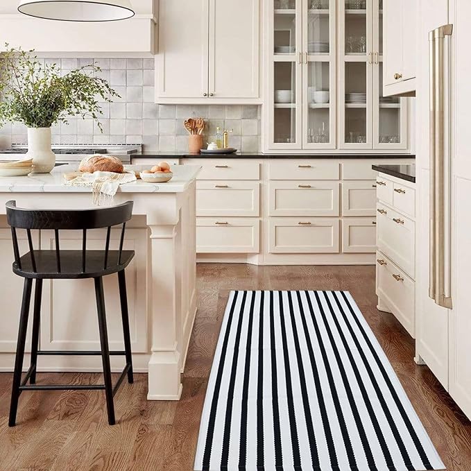Black and White Outdoor Rug 2' x 4.3' Striped Front Porch Rug Hand-Woven Cotton Rug Machine Washable Floor Mat Indoor/Outdoor Area Rug for Layered Door Mats/Farmhouse/Living Room (2' x 4.3')