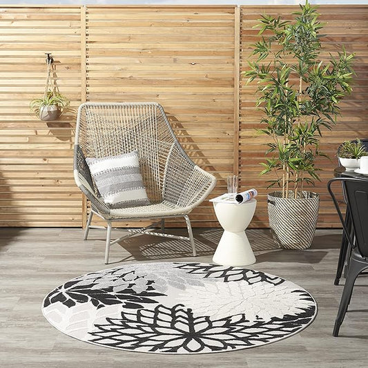 Nourison Aloha 48" Round Fabric Indoor/Outdoor Rug in Black/White Finish