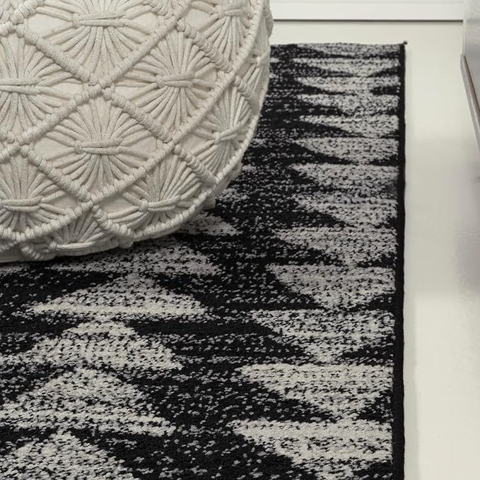 JONATHAN Y MOH206C-28 Aisha Moroccan Triangle Geometric Runner Rug, Contemporary, Modern, Scandinavian, Minimalistic for Living Room, Dining Room, Bedroom, Kitchen, Black/Cream, 2 X 8
