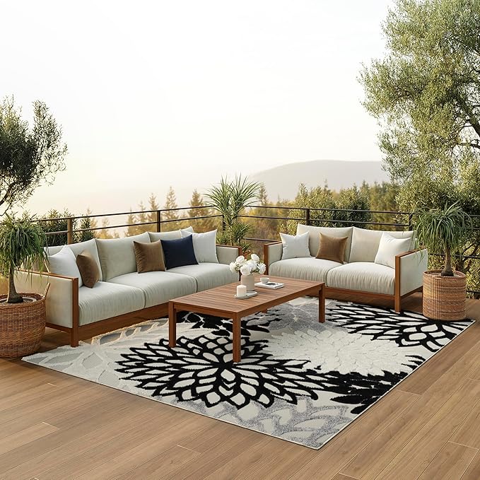 Nourison Aloha 114" x 156" Fabric Indoor/Outdoor Rug in Black/White Finish