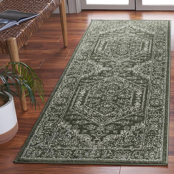 SAFAVIEH Adirondack Collection Runner Rug - 2'6" x 8', Green & Ivory, Geometric Design, Ideal for High Traffic Areas in Entryway, Kitchen & Bathroom (ADR108Y-28)