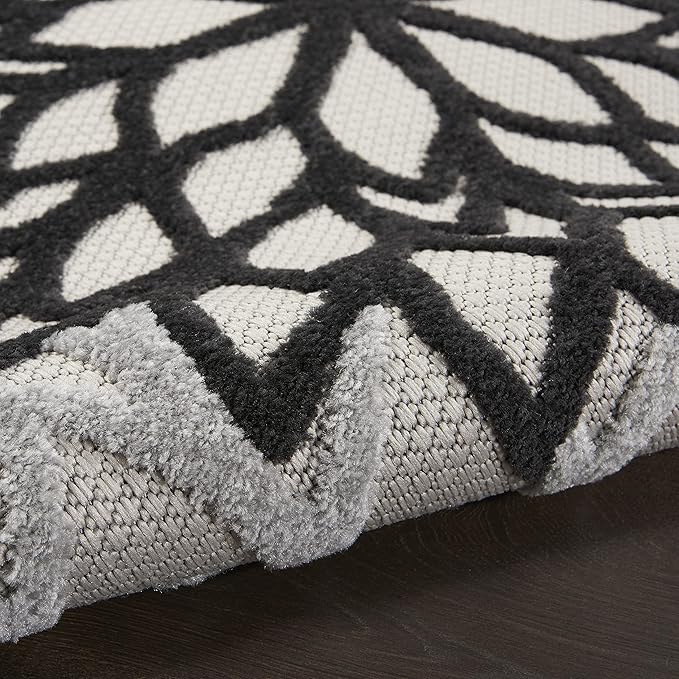 Nourison Aloha 48" Round Fabric Indoor/Outdoor Rug in Black/White Finish