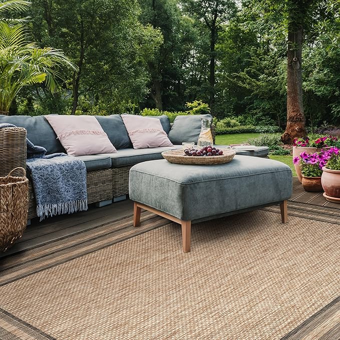 SAFAVIEH Courtyard Collection Runner Rug - 16' Runner, Natural & Black, Casual Design, Stain Resistant, Ideal for High Traffic Areas in Hallway, Bathroom & Kitchen (CY8475-37312-216)