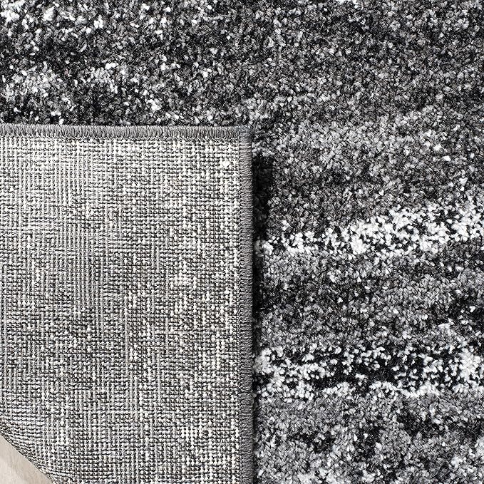 SAFAVIEH Adirondack Collection Accent Rug - 4' x 6', Silver & Black, Modern Abstract Design, Non-Shedding & Easy Care, Ideal for High Traffic Areas in Entryway, Living Room, Bedroom (ADR112A)